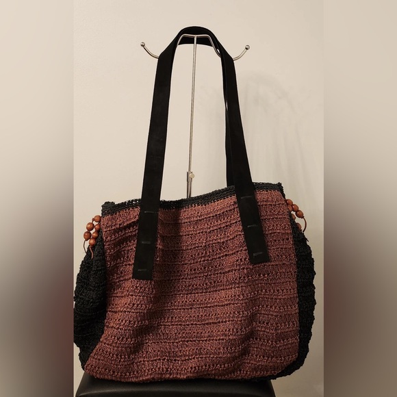 Extra large brown and black hand bag with golden liner and leather straps - Picture 3 of 3